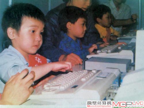 中华学习机后来成为不少学校的“制式装备”，是我国上世纪80～90年代计算机教育的主力。