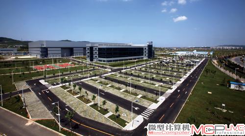 英特尔中国执行董事戈峻表示：“重振东三省，如果没有企业去投资，那就是一句空话。”2010年10月，英特尔大连Fab 68号工厂正式投产，一个新的IT产业链条在中国的东三省形成。
