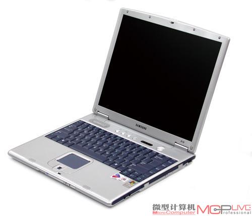 三星X10是第一台迅驰笔记本电脑（迅驰正式发布之前便已提前上市），同时也是当时轻薄的14.1英寸笔记本电脑之一。