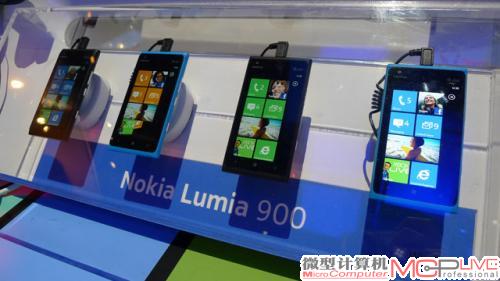 诺基亚这次带来的是LUMIA 900，Windows Phone系统。跟800相比，屏幕更大，而且它是4G LTE的。