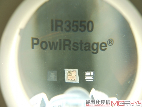 IR3550 PowlRstage芯片是国际整流器公司(International Rectifier)所推出的新型供电控制芯片”，该芯片封装了传统主板上一项供电电路中的驱动IC、一颗上拉MOSFET、两颗下拉MOSFET，大支持电流为60A。高度整合的供电芯片不仅为实现高相数供电设计提供了可能性，而且供电电路的发热量会远远低于普通供电设计。