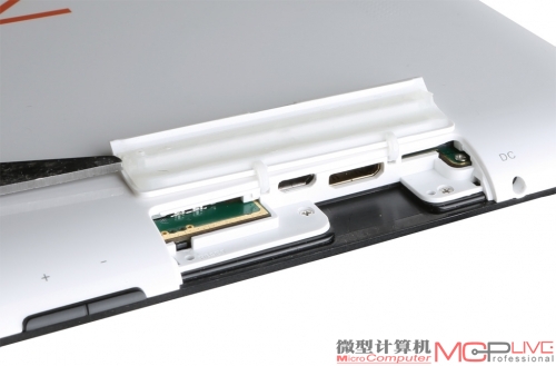 双擎拥有两个Micro-USB接口，一个mini HDMI接口以及一个MicroSD卡插槽。双擎Ⅱ只是少了一个Micro-USB接口，相比前者，双擎Ⅱ的接口保护盖能够保护接口不受灰尘的污染。