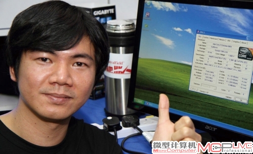 著名超频达人，来自我国台湾省的Hicookie(中文名：柯智化)，曾创造Core i7 3930K、Core i7 990X等多项主频纪录，以及A105800K 3DMark Vantage世界纪录。在本次测试中，他将与《微型计算机》评测室联手进行超频。