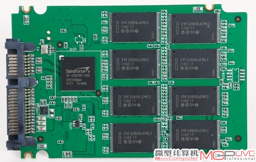 SMP35 Client 480GB内部结构，由SandForce SF-2281VB1 8通道主控芯片、16颗英特尔25nm同步ONFI MLC颗粒构成。