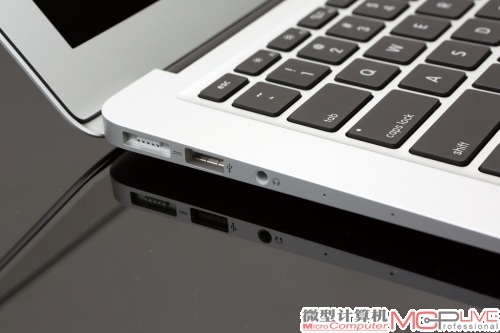 新MacBook Air采用双麦克风设计，而左侧充电接口、USB接口与耳机接口的位置几乎完全不变。