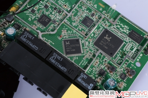 DIR-850L的硬件方案几乎跟A2004NS如出一辙，都是RTL8197D加RTL8367RB、RTL8192CE和RTL8812AR网络控制芯片。