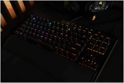 K70 RGB RAPIDFIRE 银轴机械键盘